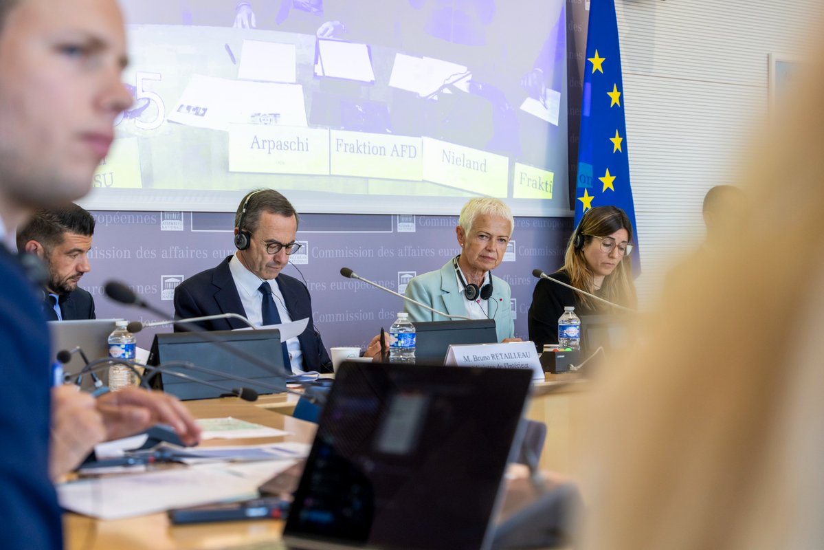 KlinkertBrigitt's tweet image. Ce matin, l’Assemblée parlementaire franco-allemande a auditionné les ministres de l’Intérieur de nos deux pays, @BrunoRetailleau et Alexandre Dobrindt, au sujet des contrôles à la frontière franco-allemande. L’APFA remplit son rôle de contrôle de l’action des gouvernements et de…