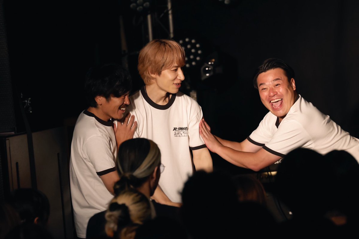 shizzlemurakami's tweet photo. スリマとの下北沢厨二学校文化祭、無事終えました！
めちゃくちゃ緊張したけど、超最高なライブでした！
スリマのライブヤバ過ぎたや！
自分たちがバンドやってみてそれで改めてリスペクトしました！
観に来てくれた皆さん、本当にありがとう！

そして！
【10/26(日)】に石巻厨二学校文化祭を開催するよう動いてることも話せました���
演者も、ライスサルゴリしずるのメトロンズメンバー、さらばラブレBKBのしずさらメンバー、イラスト描いて下さってる佐久間一行さん、縁のあるアーティストさんに声を掛けさせてもらってるとこです！
会場はキャパが1,000を超えるところに話をしてるので、本当皆さん拡散頂けたら嬉しいです！
夜はExWHYZと厨二学校文化祭だー！🕺
#厨二学校文化祭
#下北沢厨二学校文化祭
#石巻厨二学校文化祭
#石巻