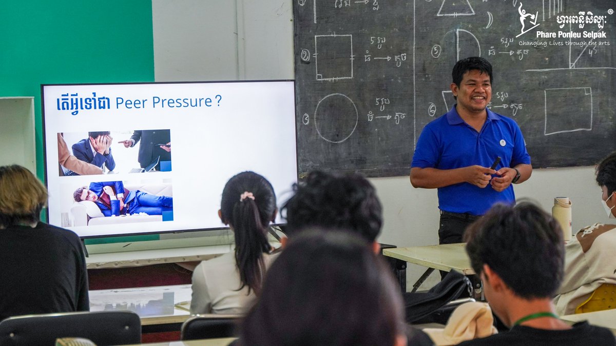 Last Friday, our 10th batch of VAAS School students took part in an insightful life skills session led by Mr. Son Lida, Director of The Future Leader Center.
The workshop focused on helping students understand peer pressure, build self-acceptance, and more.