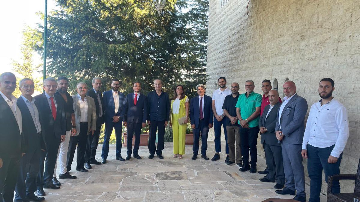 GeorgesAdwan's tweet image. استقبل النائب عدوان في دارته في دير القمر رئيس وأعضاء المجلس البلدي ومختاري بلدة دير دوريت