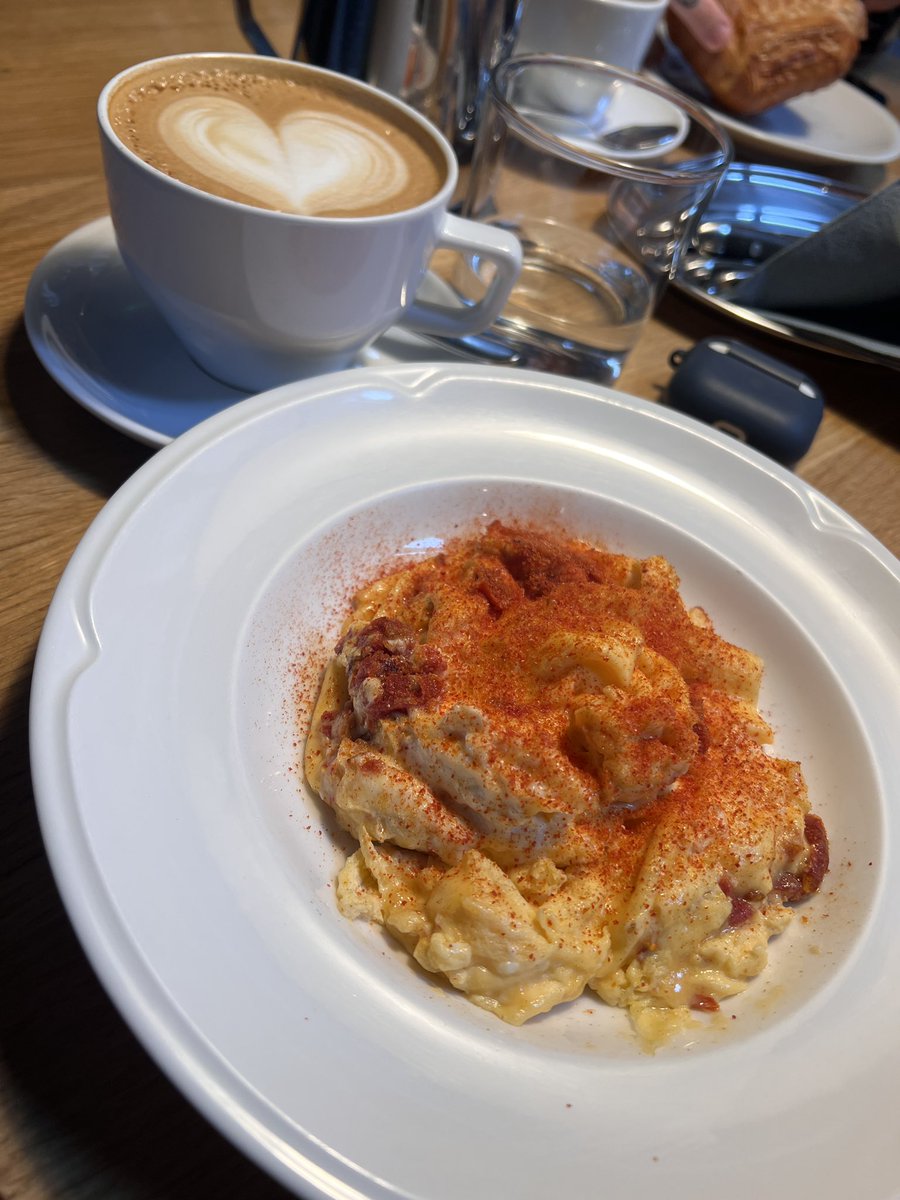 Завтракаем с <a href="/le_miserable/">Кирилл Эм</a>