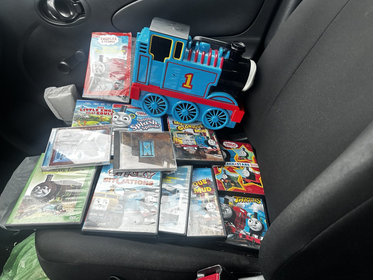 Jam_Appreciate's tweet image. Bomb thrift haul ($26)