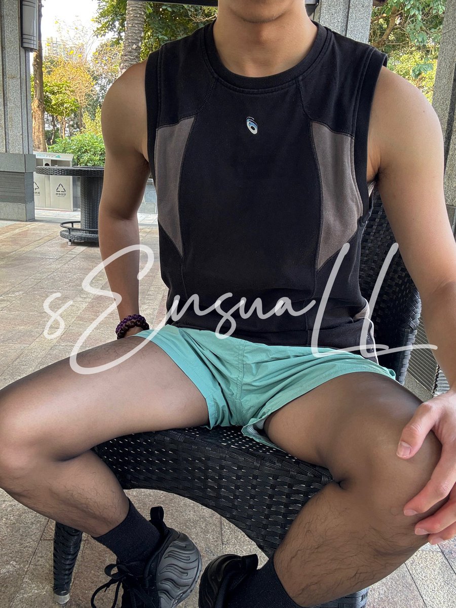 1️⃣0️⃣0️⃣
#白丝 #体育生 #黑皮体育生 #反差 #正装丝袜 #黑丝 #体育生臭脚 #黑袜 #紧身裤