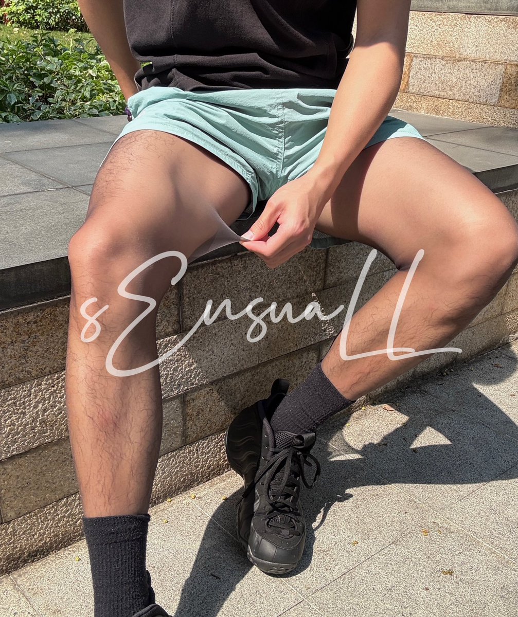 1️⃣0️⃣1️⃣
#白丝 #体育生 #黑皮体育生 #反差 #正装丝袜 #黑丝 #体育生臭脚 #黑袜 #紧身裤