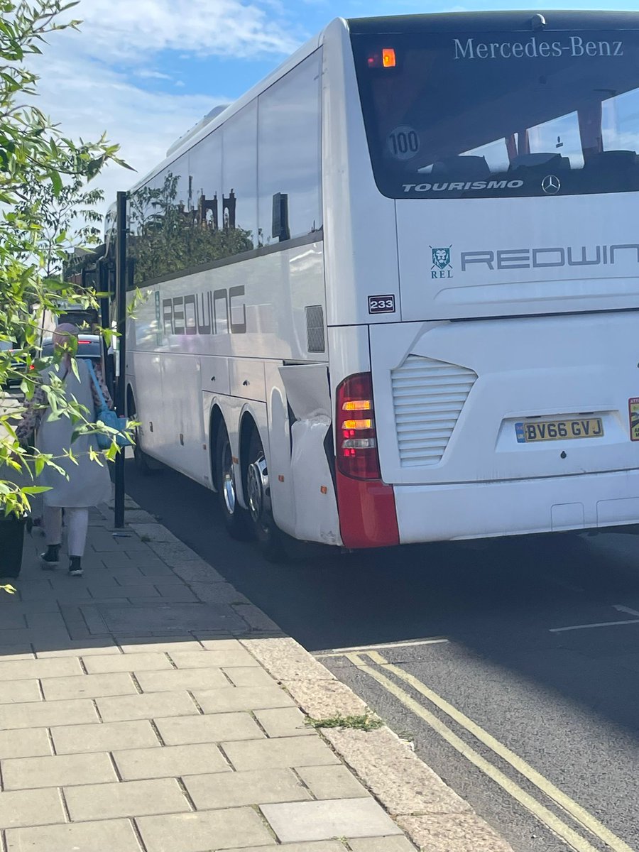LiveableWells's tweet image. Hi @RedwingCoaches - one of your coaches mounted the pavement and destroyed a bollard while lots of children were walking to school on Valley Road this morning.  This is dangerous driving on a street with weight restrictions.