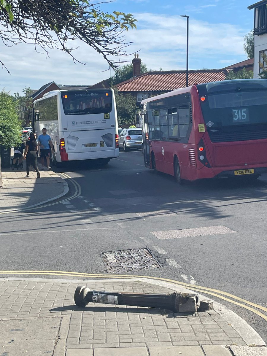 LiveableWells's tweet image. Hi @RedwingCoaches - one of your coaches mounted the pavement and destroyed a bollard while lots of children were walking to school on Valley Road this morning.  This is dangerous driving on a street with weight restrictions.