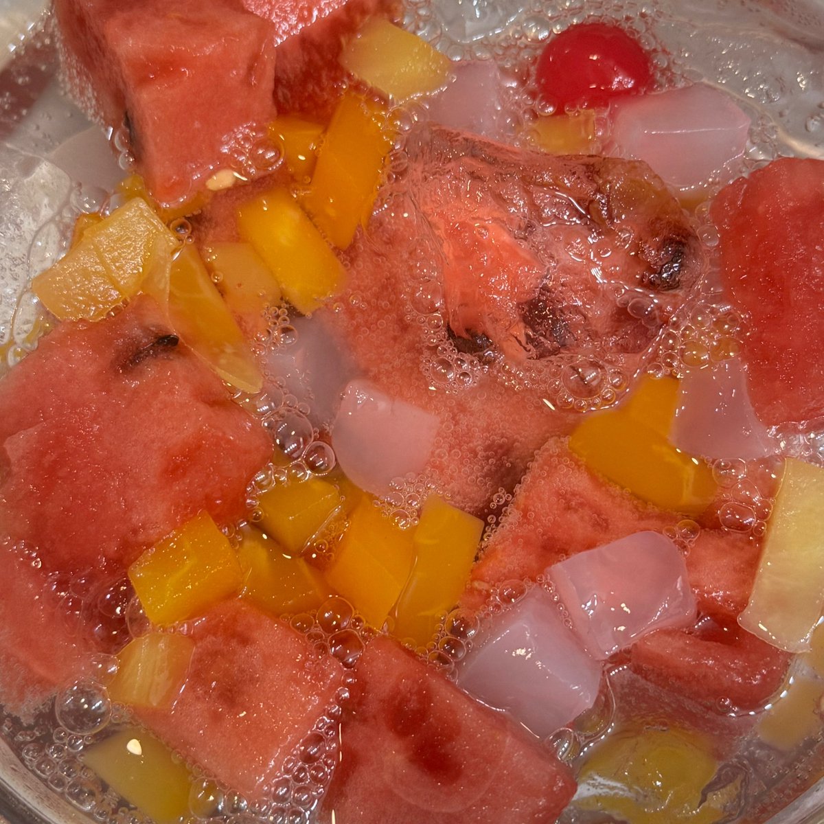 헤헤
저번주에 타끼가 준 수박으로
만들었던 화채에요 마싯겠지용 ~

🍉🍉🍉🍉🍉🍉🍉🍉🍉🍉