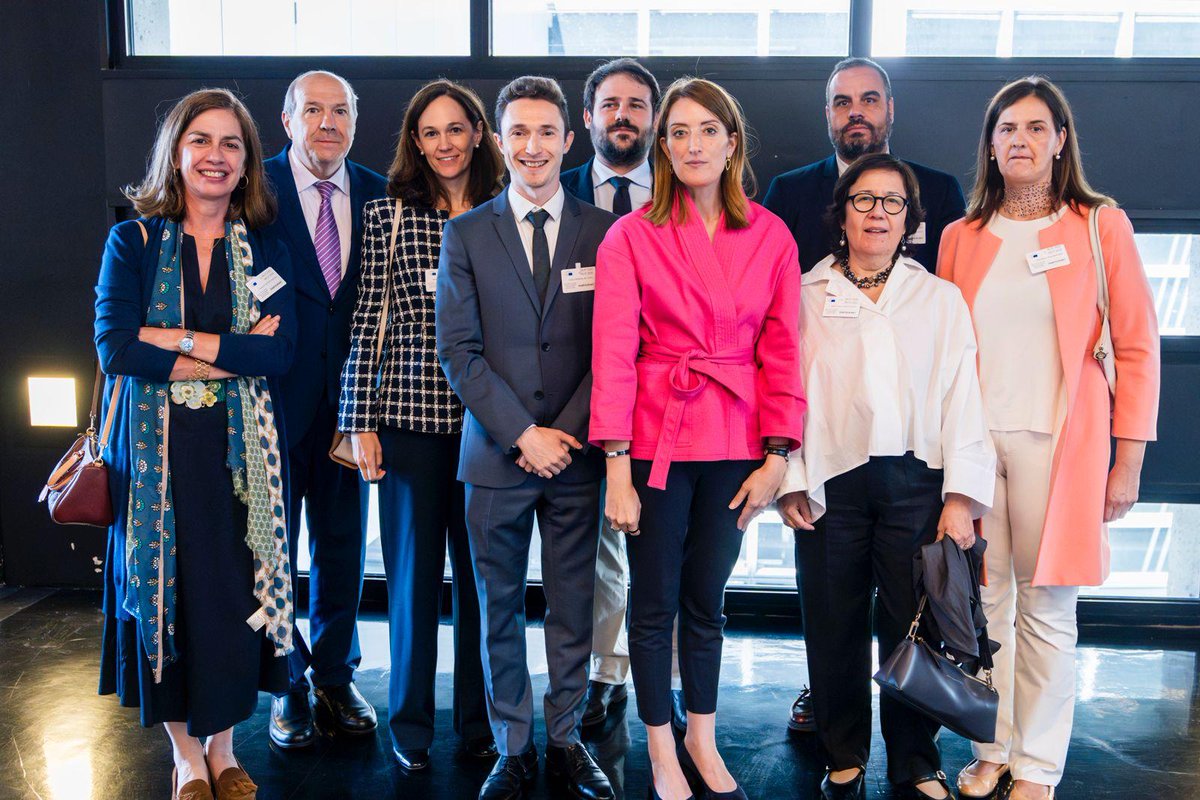 📸La presidenta del Parlamento Europeo, Roberta Metsola, recibe en Estrasburgo a una delegación de las Asociaciones de Jueces y Fiscales que convocaron la huelga del 1, 2 y 3 de julio en defensa de la independencia judicial y el Estado de Derecho.

instagram.com/p/DL4RYqAtg4v/…