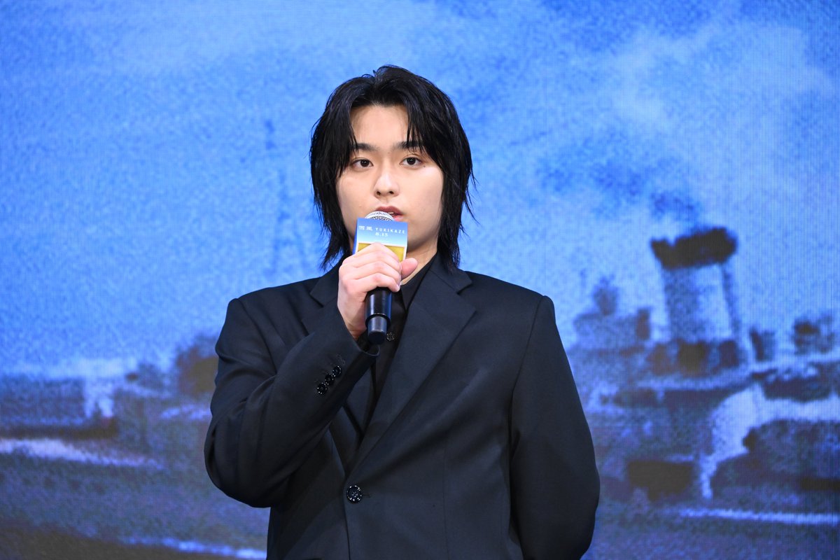 yukikazemovie's tweet photo. 映画『雪風 YUKIKAZE』
⚓完成報告イベント◢
￣￣￣￣￣￣￣￣￣￣￣

映画『雪風 YUKIKAZE』完成報告イベントが行われ
#竹野内豊 さん #玉木宏 さん #奥平大兼 さんが登壇

本作への思いを熱く語っていただきました

竹野内豊さん
「誰かのために生きた証は、どんなに月日が経っても多くの人に感動を与えられる、と感じることができた」

#雪風YUKIKAZE
𝟴.𝟭𝟱🎬