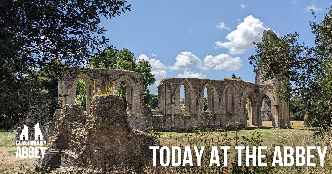 Today at the abbey! Maggie Rose and Goodwife Molly lead Living History tours at 11am and 12pm today, with a medieval toothsalve demonstration in the Abbot's Kitchen at 1:30pm.

#TodayattheAbbey #TATA