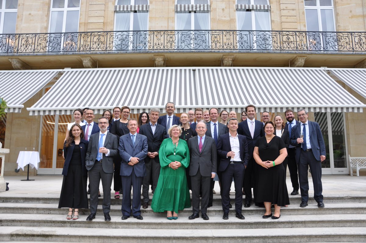 Nick Collier (@citynickcollier) on Twitter photo Great to be in Paris for the Anglo-French dialogue. We discussed sustainability, digital, and defence investment, amongst other topics. Grateful to <a href="/tradegovukFRA/">UK Department for Business and Trade in France</a>, <a href="/HoganLovells/">Hogan Lovells</a> & Paris Europlace for their support, as well as to co-chairs Sharon Lewis & Vivien Levy-Garboua. Great to be in Paris for the Anglo-French dialogue. We discussed sustainability, digital, and defence investment, amongst other topics. Grateful to <a href="/tradegovukFRA/">UK Department for Business and Trade in France</a>, <a href="/HoganLovells/">Hogan Lovells</a> & Paris Europlace for their support, as well as to co-chairs Sharon Lewis & Vivien Levy-Garboua.