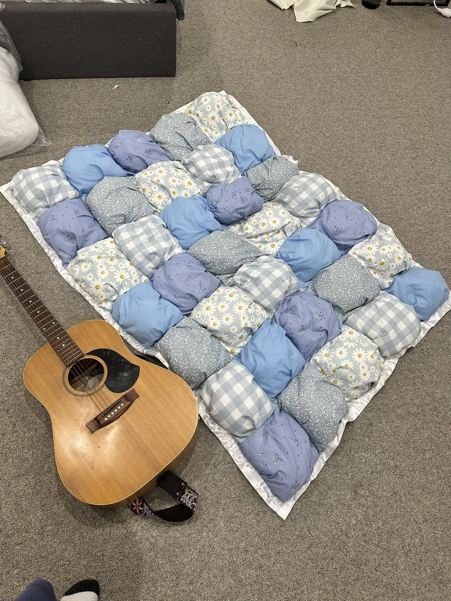 TaylorMorganS_'s tweet image. Stopped playing valorant, made a blanket instead