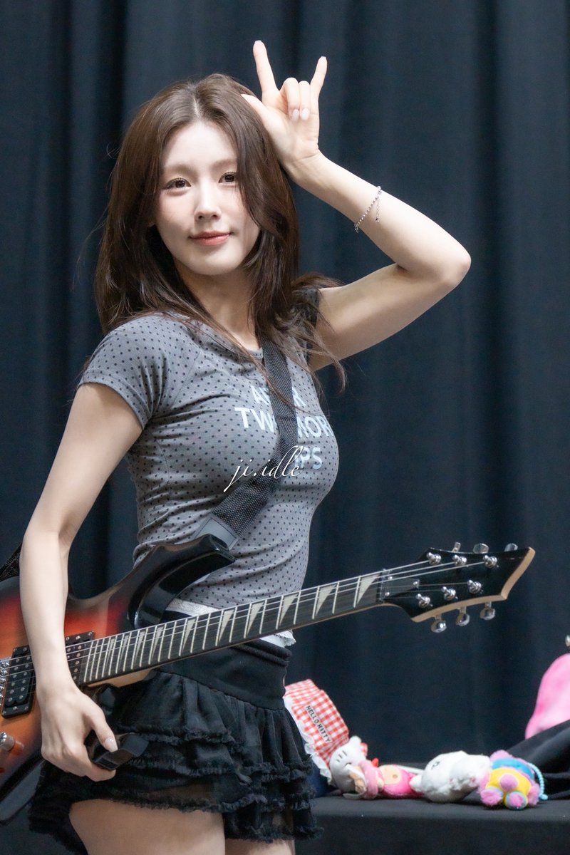 ji_idle's tweet image. 250706 (???) ๋ก์ปค ์กฐ๋ฏธ์ฐ๐ธ๐คจ
#๋ฏธ์ฐ #MIYEON #์์ด๋ค #IDLE