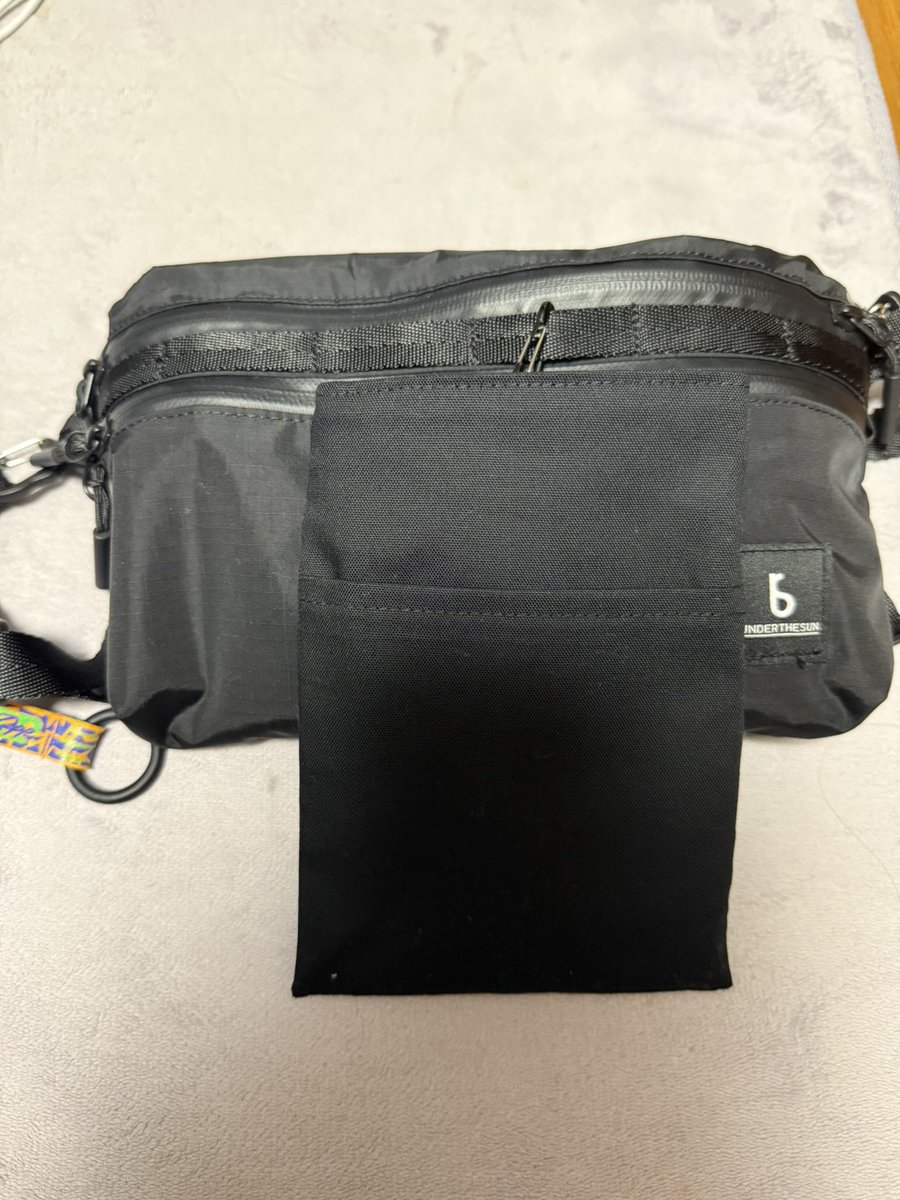 #UNDERTHESUN 
<a href="/_______THESUN/">𝗨𝗡𝗗𝗘𝗥𝗧𝗛𝗘𝗦𝗨𝗡</a> 
黄色い子が今回の大作戦でめちゃくちゃ役立った。なんと(無理矢理)斜め掛けできてしまったからサコッシュに入りきらない暑さ対策品などはこちらに。サコッシュはポケットがないから外側にハンドメイド付けたらIQOSとか斜め掛けにしてるスマホがブラブラしなくなって快適