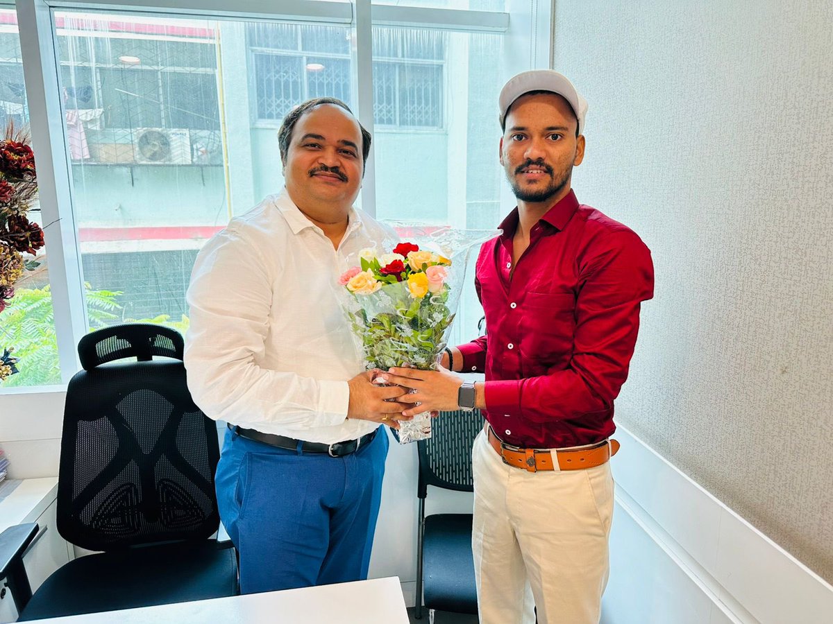 VivekJadhavOff1's tweet image. माझे मार्गदर्शक तसेच आदित्य साहेबांचे विश्वासू, शिवसेना राष्ट्रीय प्रवक्ते मा.श्री आनंदजी दुबे साहेबांची आज माझ्या वाढदिवसानिमित्त सदिच्छा भेट घेतली.
@ANANDDUBEYK
@AUThackeray
