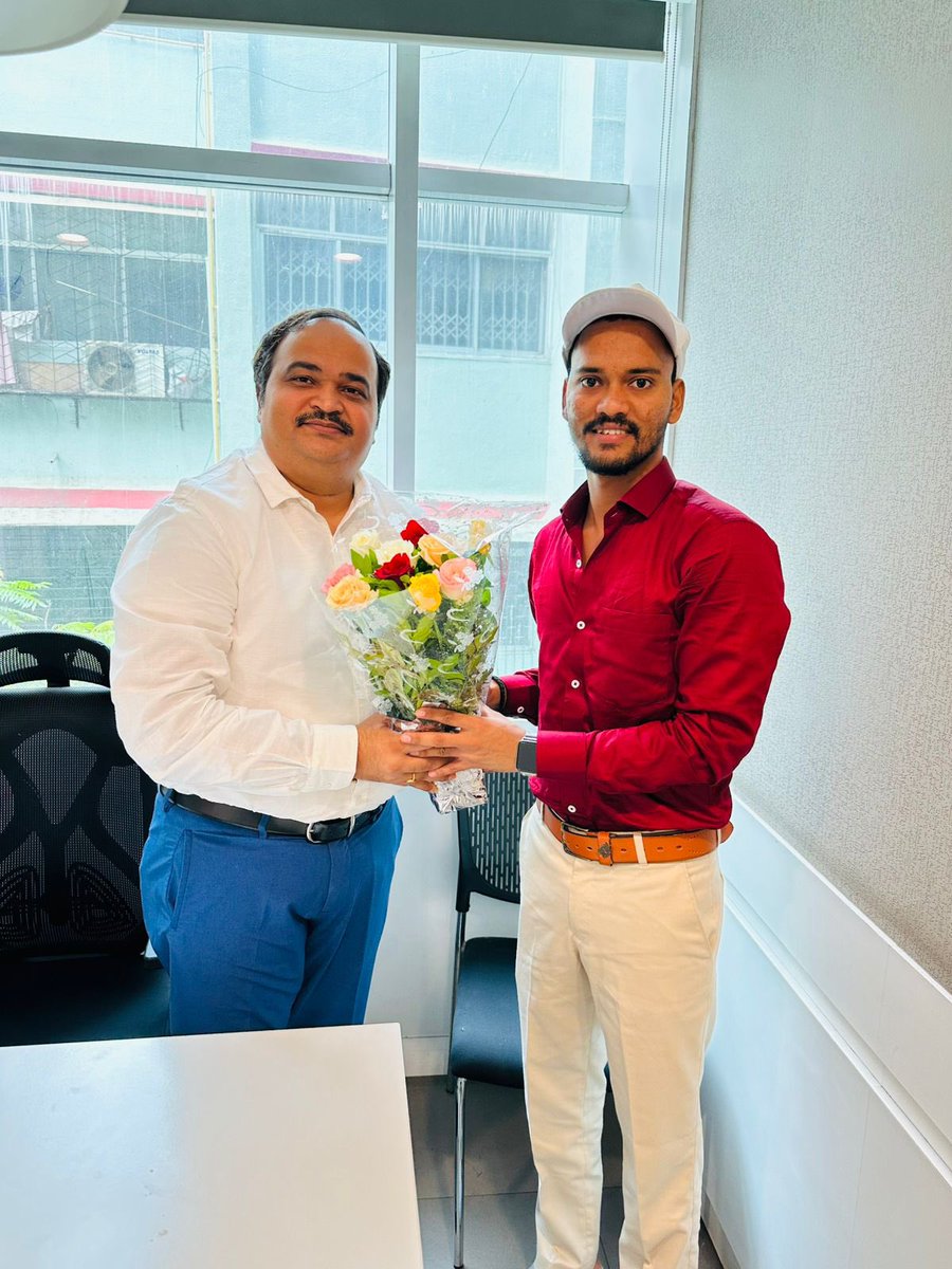 VivekJadhavOff1's tweet image. माझे मार्गदर्शक तसेच आदित्य साहेबांचे विश्वासू, शिवसेना राष्ट्रीय प्रवक्ते मा.श्री आनंदजी दुबे साहेबांची आज माझ्या वाढदिवसानिमित्त सदिच्छा भेट घेतली.
@ANANDDUBEYK
@AUThackeray