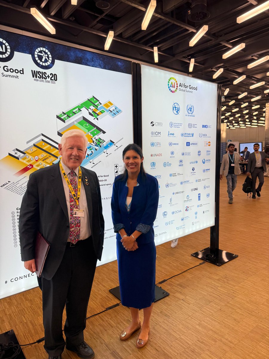 How can #AI tools help countries build more friendships with fewer resources?

At #AIforGood, <a href="/AlexiaHefti/">Alexia Hefti</a> shared our vision for #DiplomacyAI with Ambassador <a href="/BobRae48/">Bob Rae</a>, Canada's Permanent Representative to the <a href="/UN/">United Nations</a> in New York. 

He shared insights into Canada's efforts to