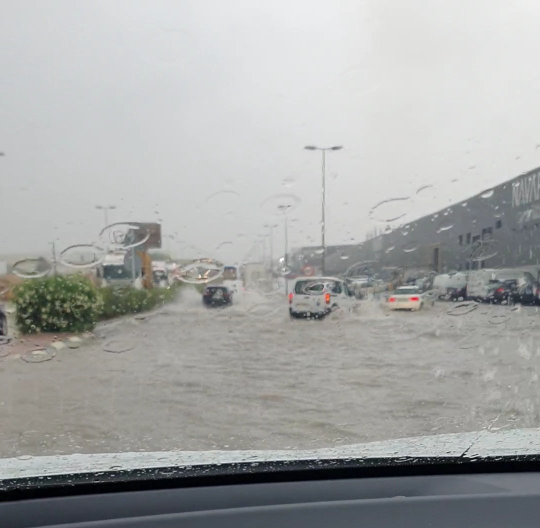 🌧#Castellón 
Muchos problemas por carreteras inundadas.
⚠️ Extremen la precaución. Si no es imprescindible no circulen.
📷 #CV20 km.16