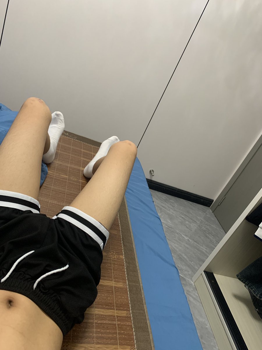 Deng1S's tweet photo. 叫主人还是爸爸 https://t.co/d0GmmQM5gv