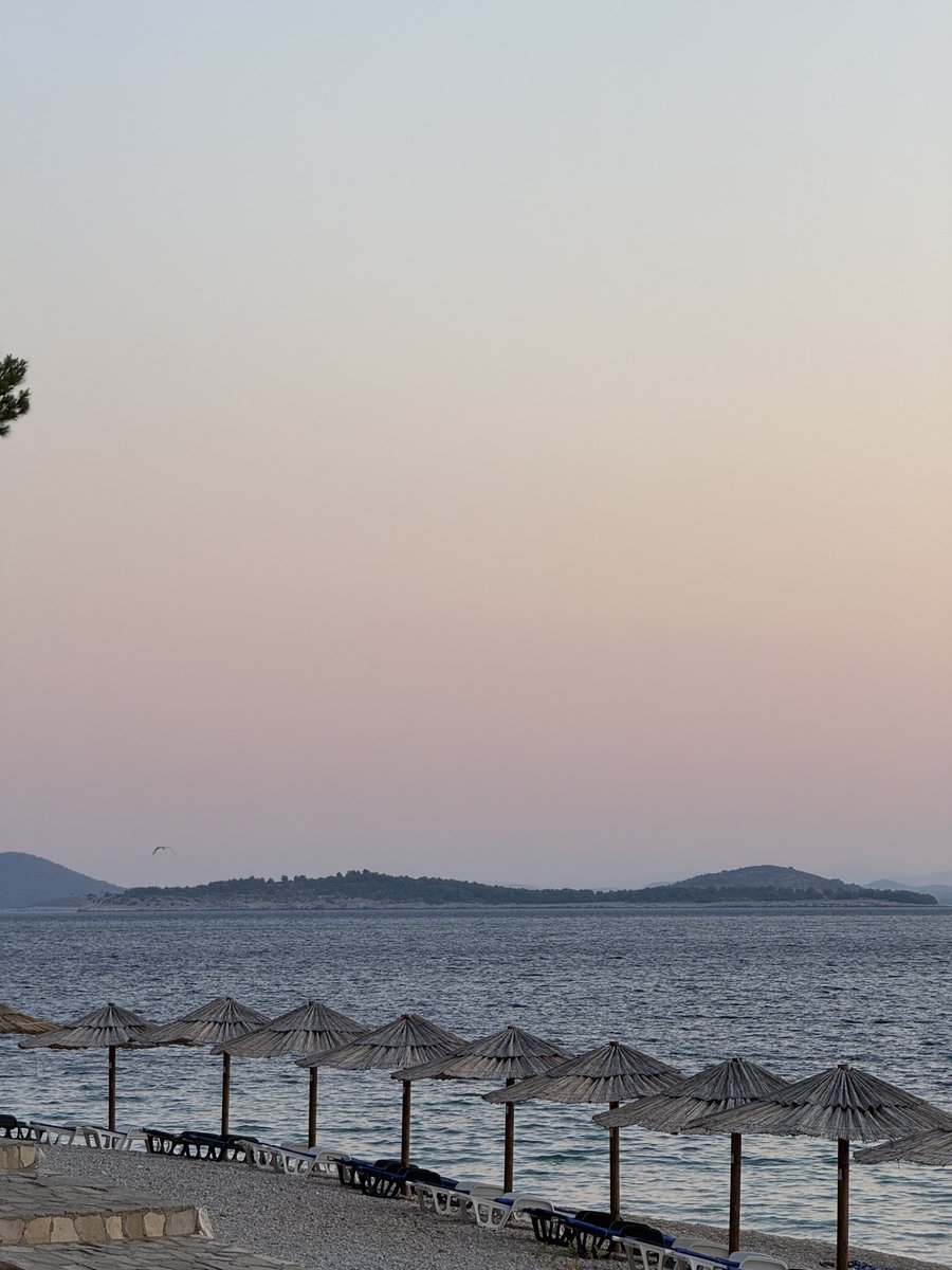 instblt's tweet image. трохи моря та щасливої мене вам в стрічку. постскриптум. щаслива я буваю тільки на відпочинку ✋🏻