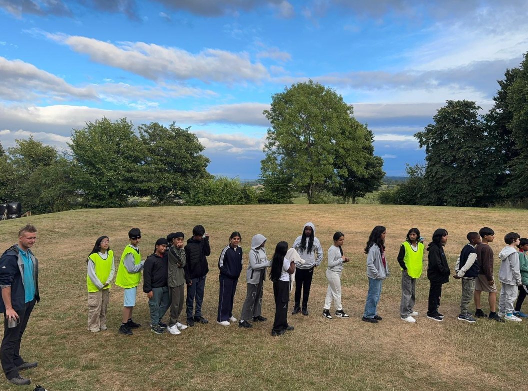 _DWPS_'s tweet image. Sunday evening walk to the castle 🏰 
Year 6 saw some beautiful Welsh scenery on route.