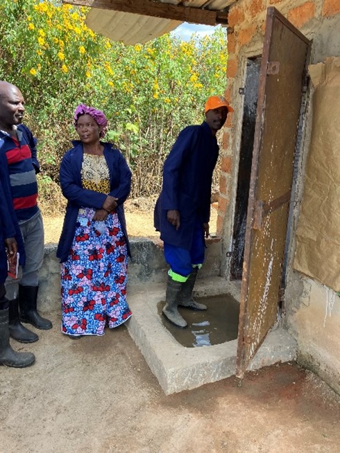 ICARS_global's tweet image. 🌍 In June, ICARS team members travelled to Zambia & Zimbabwe to visit ICARS-supported projects promoting responsible antimicrobial use in livestock.
🤝 In Zambia, dialogue with the Ministry & Farmer Field School (FFS) visits showed progress - farmers are reducing preventive…