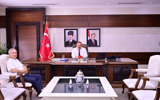 Aydın’da İş İnsanı Asım Sözer Vali Yakup Canbolat’ı Ziyaret Etti