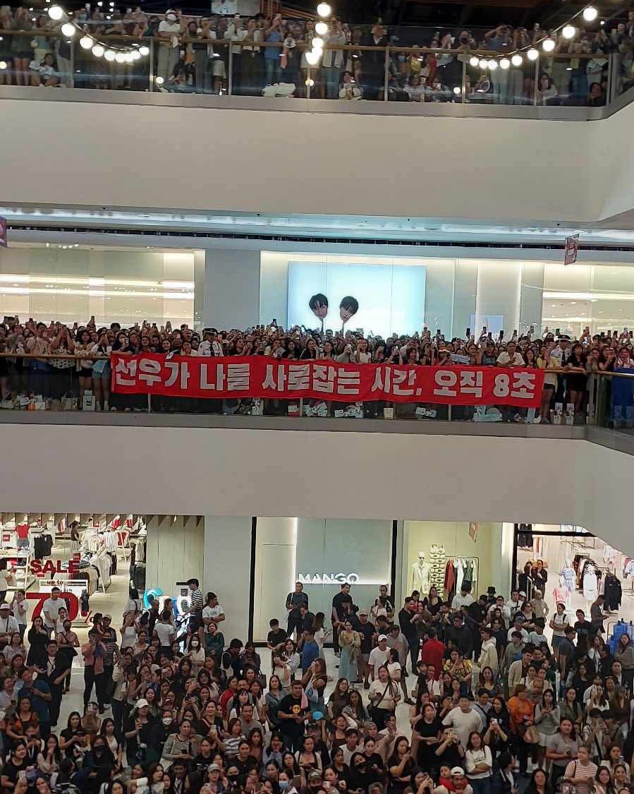 SUNOO SAW THE DROP DOWN BANNER FOR HIM 😭🤍
#8secondswithSUNOO