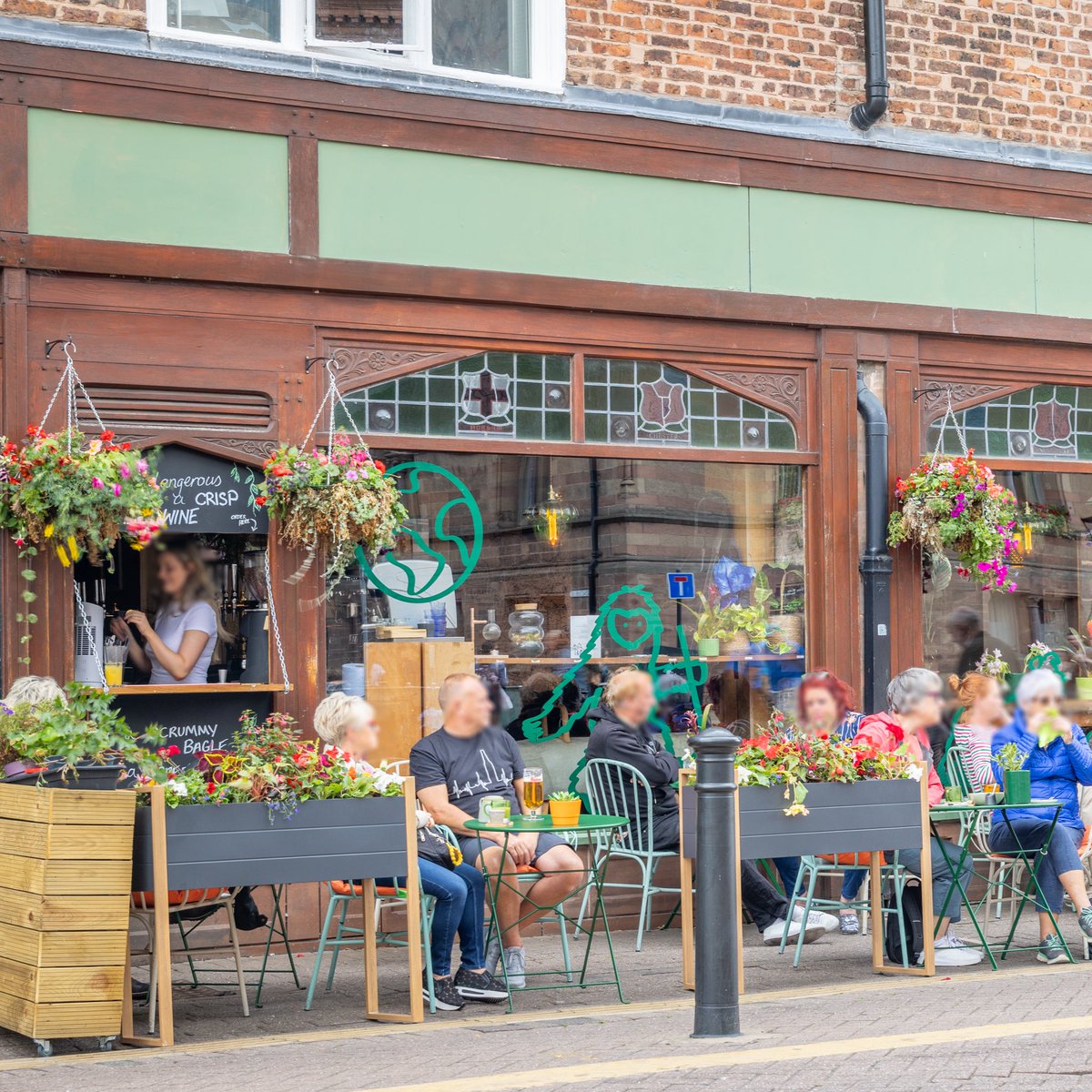 ChesterBID's tweet image. IT’S THE AL FRESCO LIFE 🌞🍹
Chester has a buzzing outdoor energy - and it’s only getting better!
With more sunshine ahead it’s the perfect time to explore new summer menus and enjoy the al fresco life!
Not sure where to go? 👉 chesterbid.co.uk/directory
#chester #summer