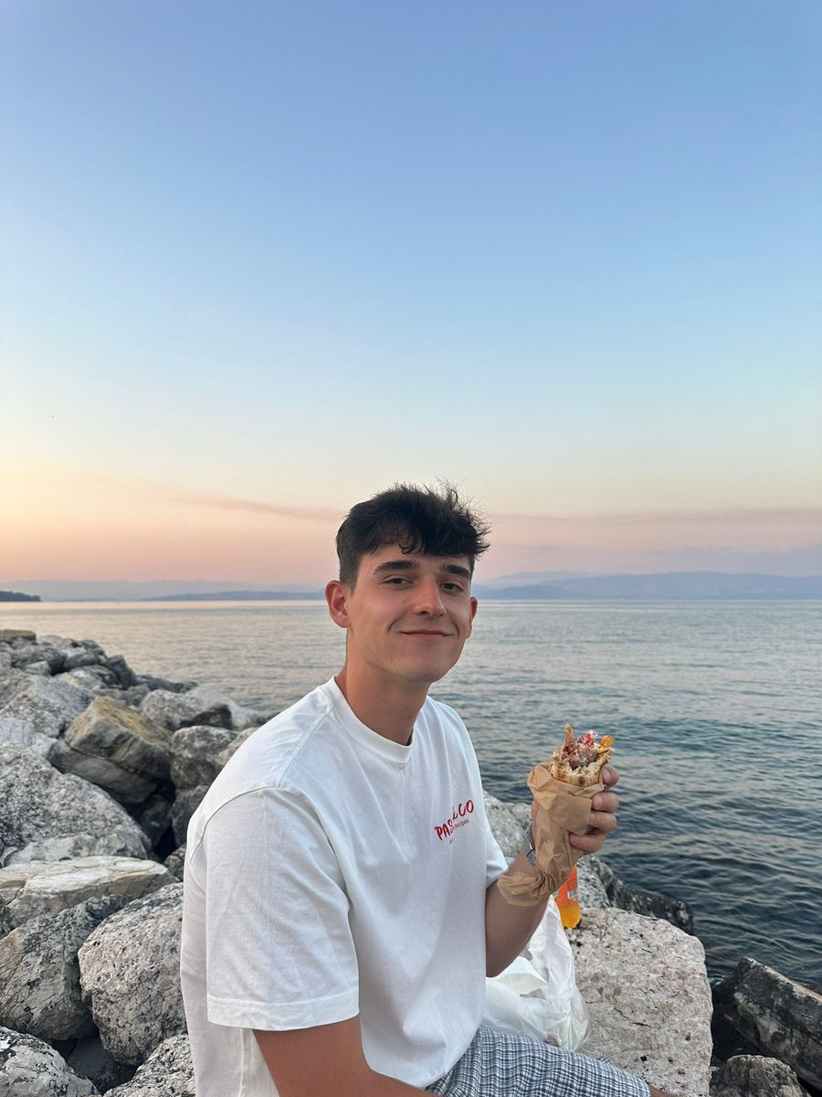 Miłosz pozdrawia prosto ze słonecznego Korfu 🇬🇷