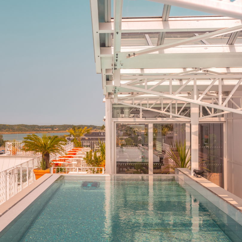 Un peu d'architecture balnéaire sous le soleil de Juillet ☀️

Le Vertime, hôtel de 105 chambres livré en 2024 aux Sables d'Olonne par Block Architectes