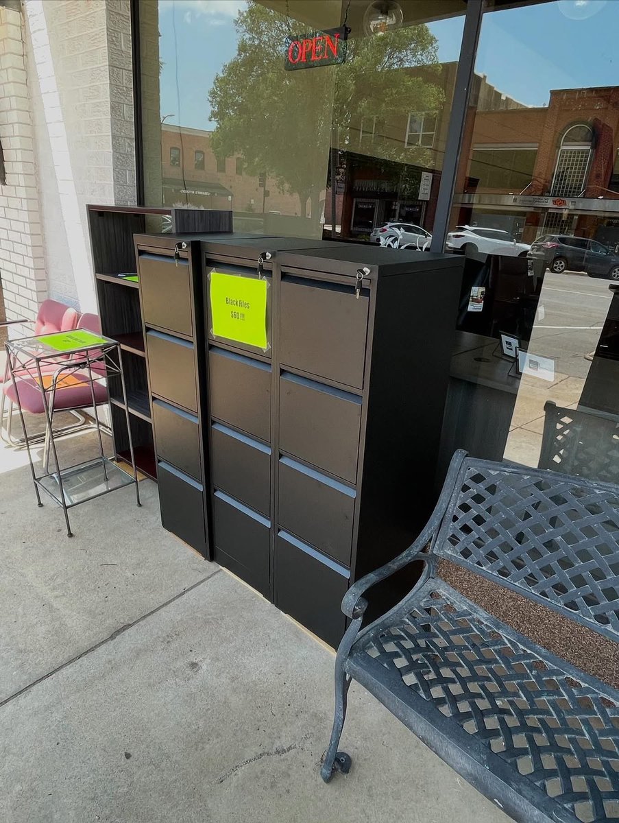Merrifields's tweet image. Krazy Days is here in downtown Stillwater, OK! 
616 S. Main St.
Stillwater, OK 74074
Open today, tomorrow, and open late on Friday 🇺🇸 Star Spangled Savings through the end of the month on furniture - Come see us! 💥
#krazydays