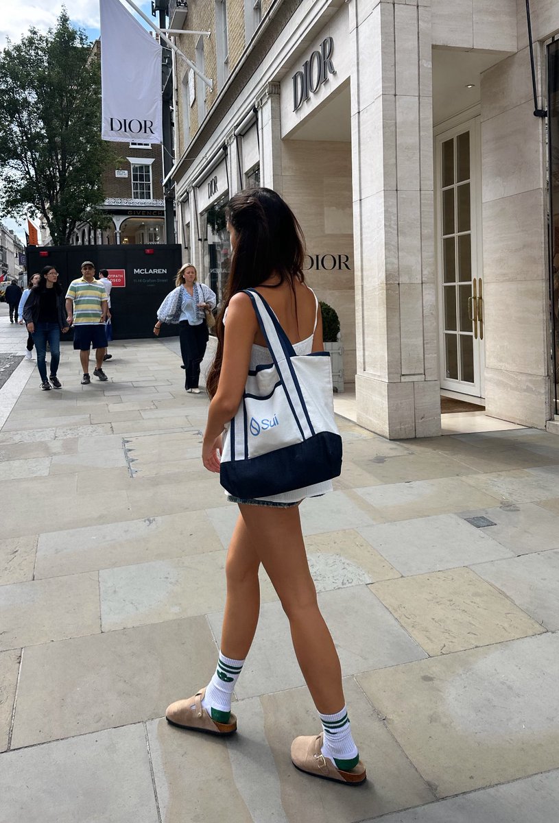 tell me you’re a crypto girl without telling me you’re one 👀