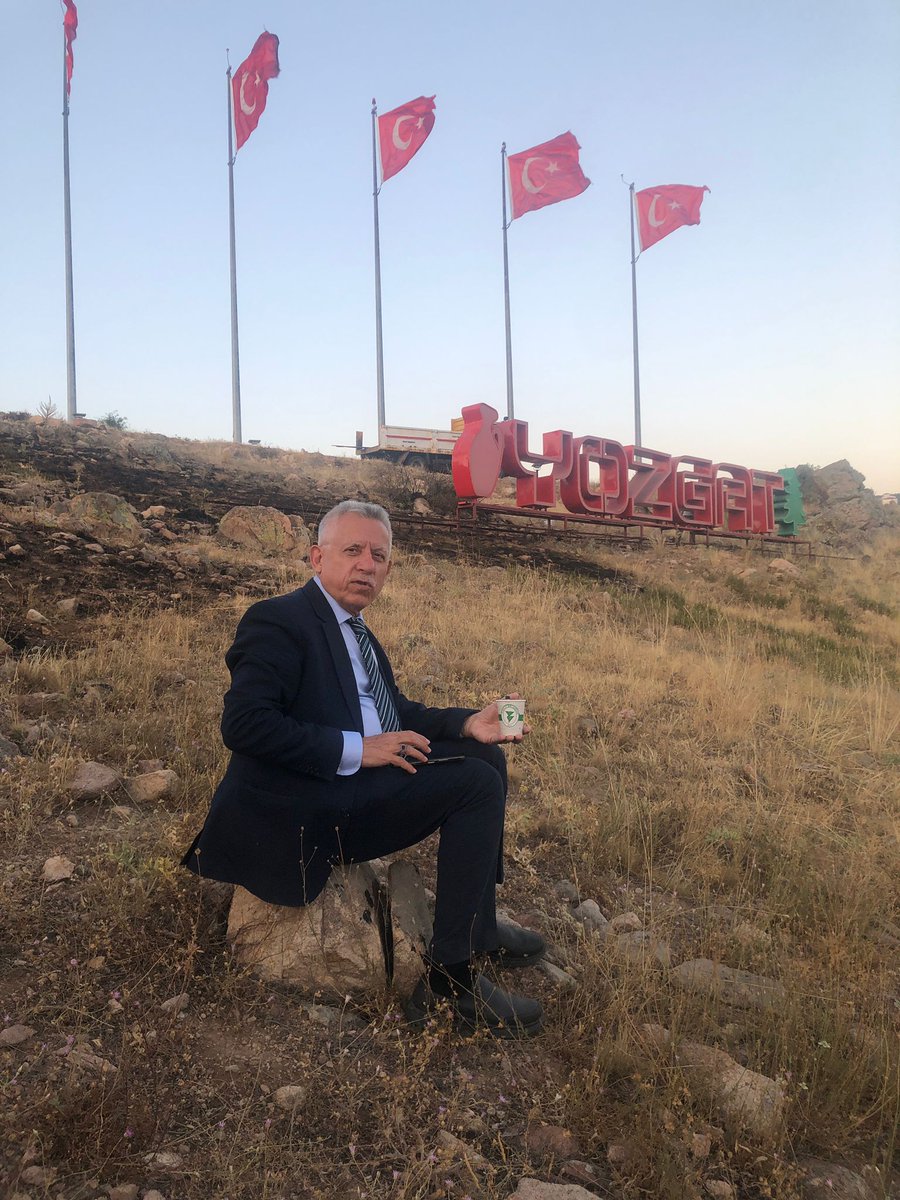 Akşamı şanlı bayrağın gölgesinde, Şüheda Tepesi'nde karşıladık. Bayraklar ve Yozgat birbirine çok yakıştı.