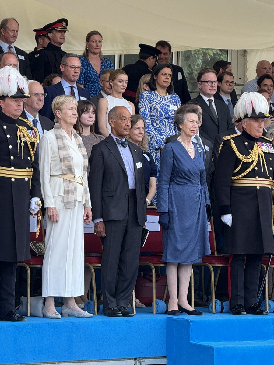 ArmyInLondon's tweet image. HRH The Princess Royal and Vice Admiral Sir Tim Lawrence arrive to take the salute at the Household Division’s Military Musical Spectacular concert ‘Heroes’ on Horse Guards Parade. @Corpsarmymusic @RoyalFamily @BritishArmy