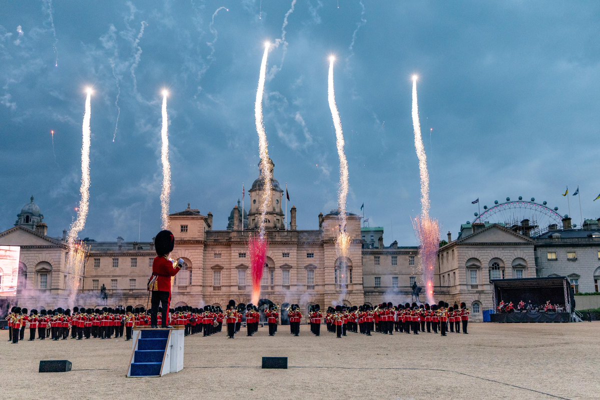 ArmyInLondon's tweet image. HRH The Princess Royal and Vice Admiral Sir Tim Lawrence arrive to take the salute at the Household Division’s Military Musical Spectacular concert ‘Heroes’ on Horse Guards Parade. @Corpsarmymusic @RoyalFamily @BritishArmy