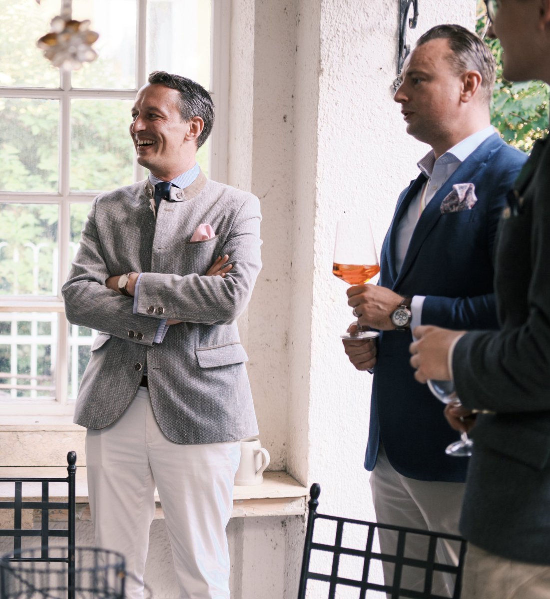 Entenspannte und fröhliche Gesichter vergangenes Wochenente: <a href="/MatthiasMdb/">Matthias Helferich MdB</a> bereichert den gut besuchten Burschenschaftlichen Abend mit einem Lagebericht aus Berlin. 
#Remigration #Helferich #AfD