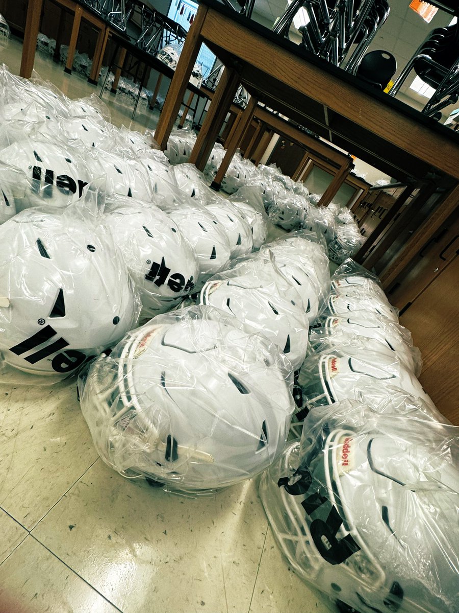 TheBeckyHogan's tweet image. Just got the helmets back… feels like Christmas morning. Let’s get to work. 
🏈🧨 #BackInTheLab @LLionsFootball