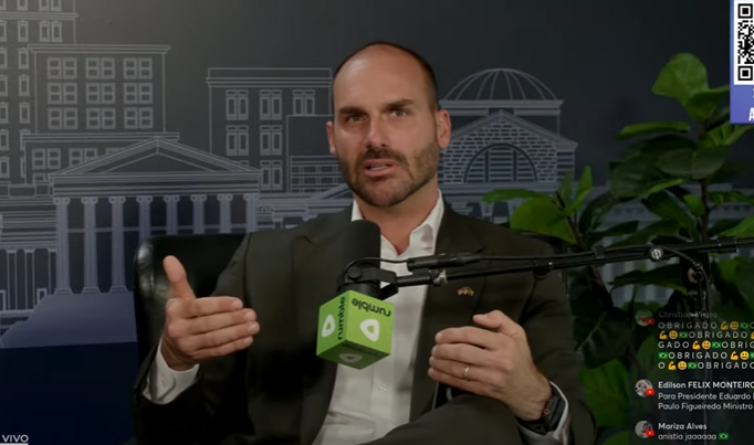 sigaonegro's tweet image. URGENTE:
Eduardo Bolsonaro acaba de assumir que é pré-candidato à Presidência.
Currículo:
- Desejo pela soltura de Lula.
- Taxação do empresariado brasileiro.
- Mandato improdutivo e inexpressivo.