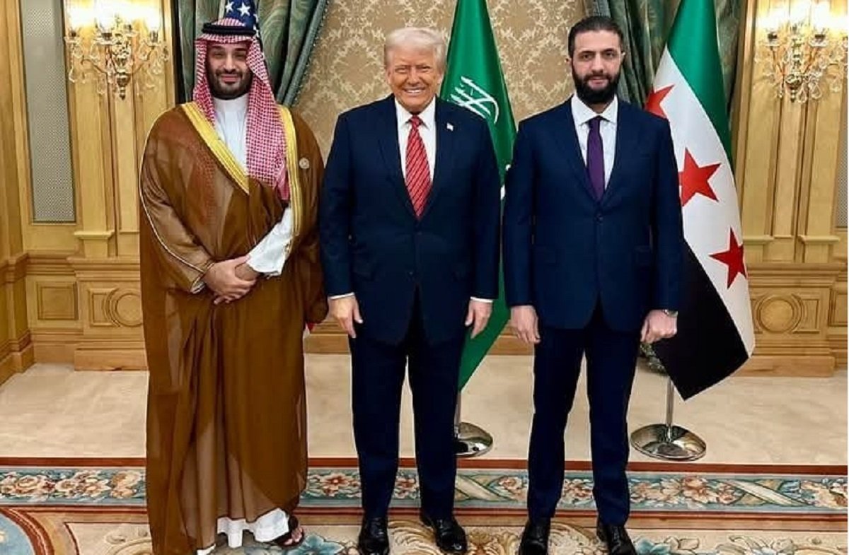 aghplt's tweet image. تنها دوماه از این عکس گذشت که امروز وزارت دفاع و ستاد کل ارتش سوریه توسط اسرائیل، با خاک یکسان شد!