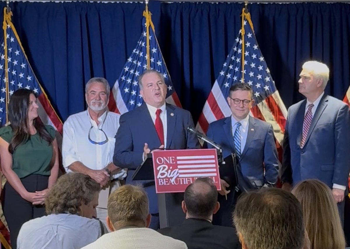 PatronisFL's tweet image. The One, Big, Beautiful Bill is providing historic funding for the @USCG to block drugs and illegal immigrants from entering the country. I’m grateful for the leadership of @POTUS, @SecDef, and @HouseGOP who genuinely love our military and want to Make America Safe Again!