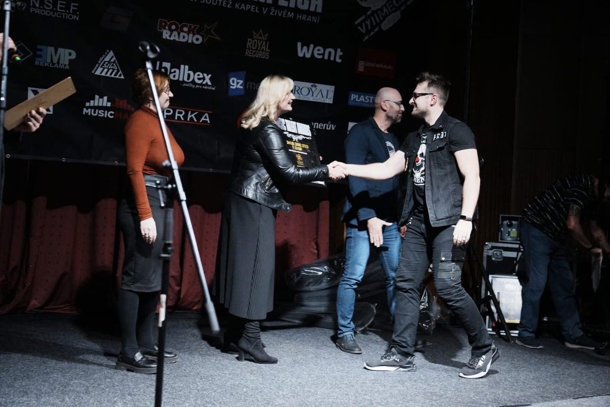 PPeckova's tweet image. Hlasujte o budoucí hudební hvězdě ze Středočeského kraje! ⭐️🎸
🎶 Letos se koná již 20. ročník soutěže Skutečná liga, ve které se můžou prosadit začínající kapely a splnit si tak svůj velký sen.
🥁 A vy máte možnost ovlivnit, které to budou! Poslechněte si jejich vystoupení a…