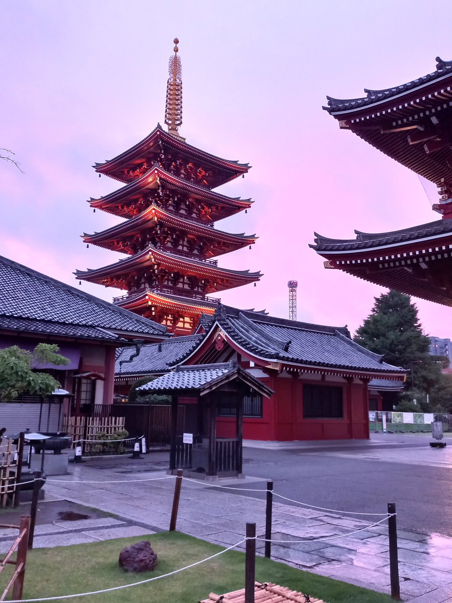 Some gorgeous frames from Japan. Cities, mountains, architecture and towns! 🇯🇵

Photos by <a href="/ShrishHardas/">Shrish Hardas</a> 

#Japan #travel #architecture #mountain #photography #photographer #nature #tokyo