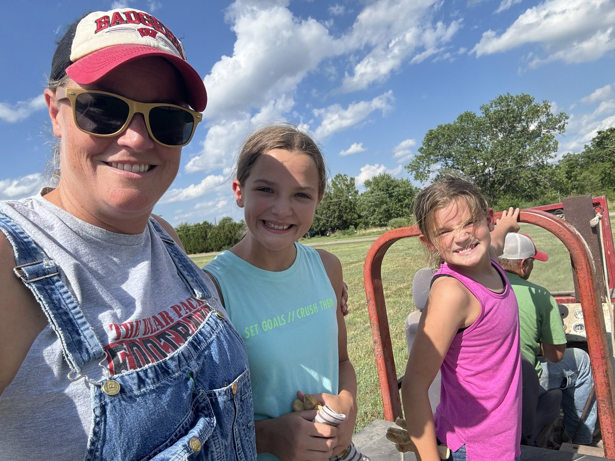 PSThrows_Hoops's tweet image. Days off are hay days!
The recipe continues!
Dream Bigger
Work Harder
Trust God More
@kaelyn_boss23 @MokanGirls Nike Championships @niketoc 7/18 Chicago! KTT MAYB Nationals 8/1
@landon_boss10 @esuhornetsfb 43 days-kickoff!
@lexi_boss33 @GoShockersTFXC August 10th move in!
🙏