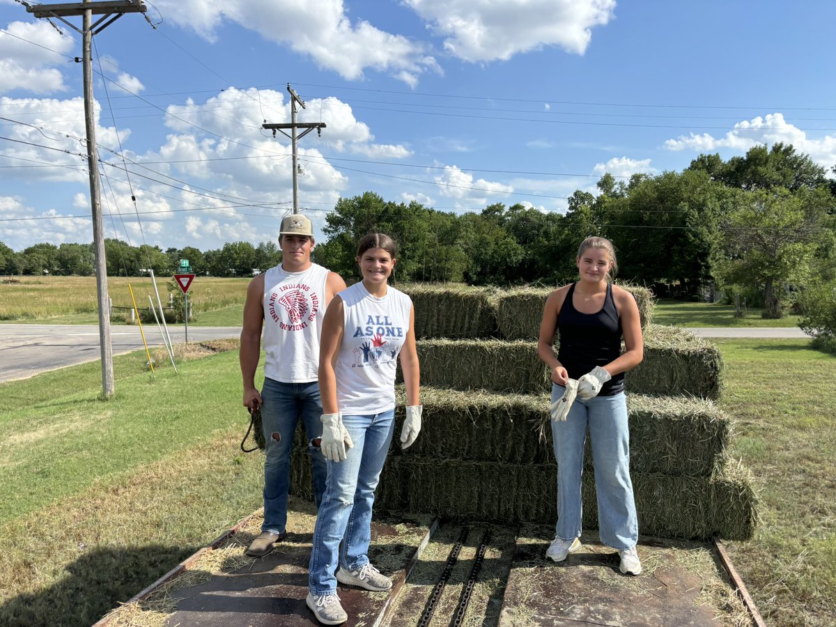 PSThrows_Hoops's tweet image. Days off are hay days!
The recipe continues!
Dream Bigger
Work Harder
Trust God More
@kaelyn_boss23 @MokanGirls Nike Championships @niketoc 7/18 Chicago! KTT MAYB Nationals 8/1
@landon_boss10 @esuhornetsfb 43 days-kickoff!
@lexi_boss33 @GoShockersTFXC August 10th move in!
🙏