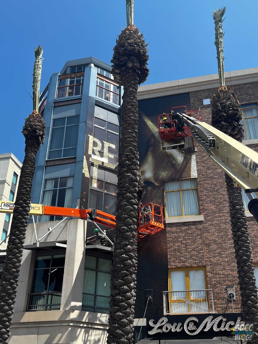IT'S HAPPENING. #IWTV #TheVampireLestat wrap going up right now on the Hilton Gaslamp. More photos via our own <a href="/OutsideComicCon/">Outside Comic Con</a>: sdccblog.com/2025/07/downto…