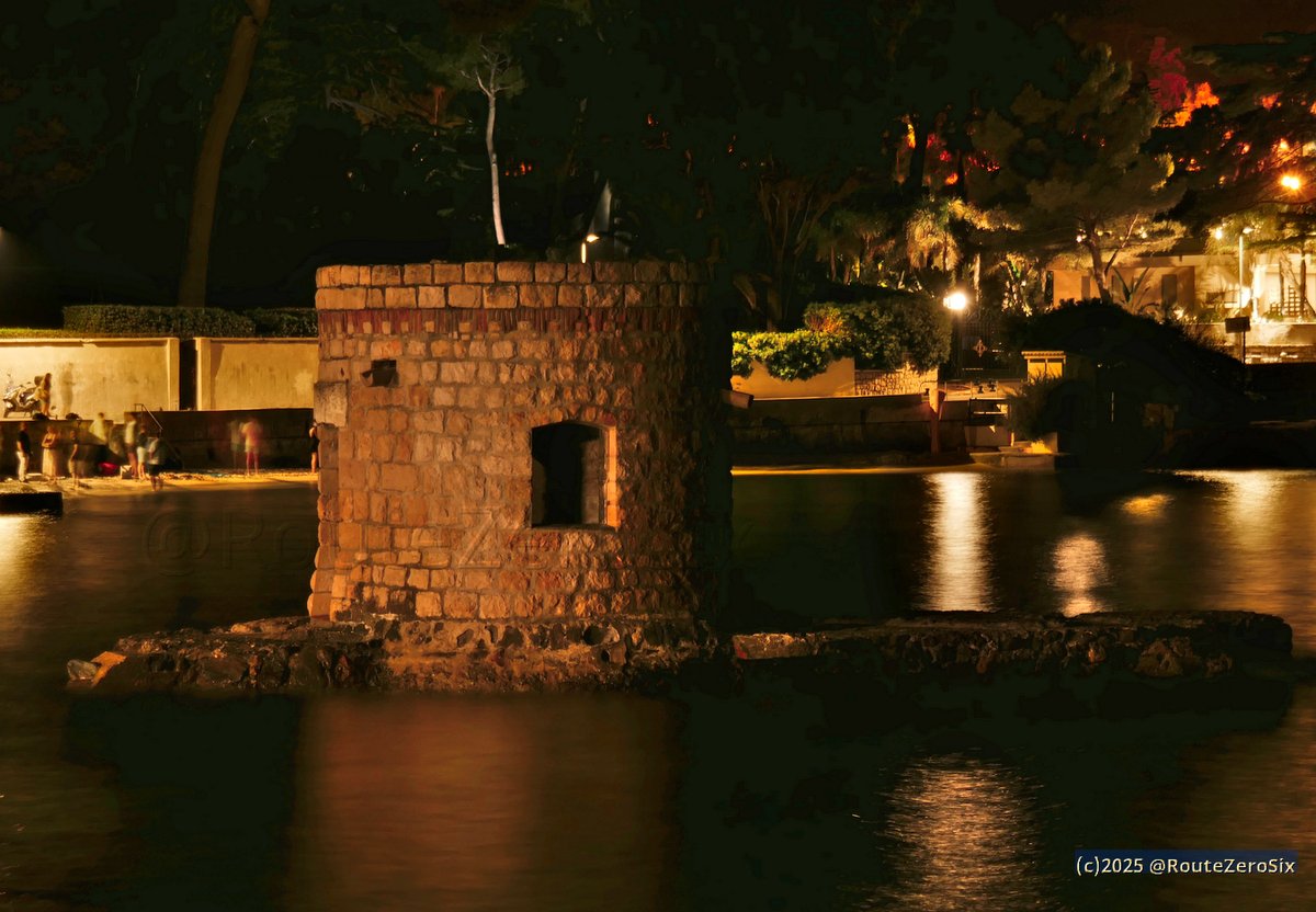 routezerosix's tweet image. La petite tour de la plage des Ondes &quot;by night&quot;

#CapdAntibes #Antibes #JuanlesPins #CotedAzurFrance #FrenchRiviera #AlpesMaritimes #RegionSud @AntibesTourisme #Tower #LittleTower