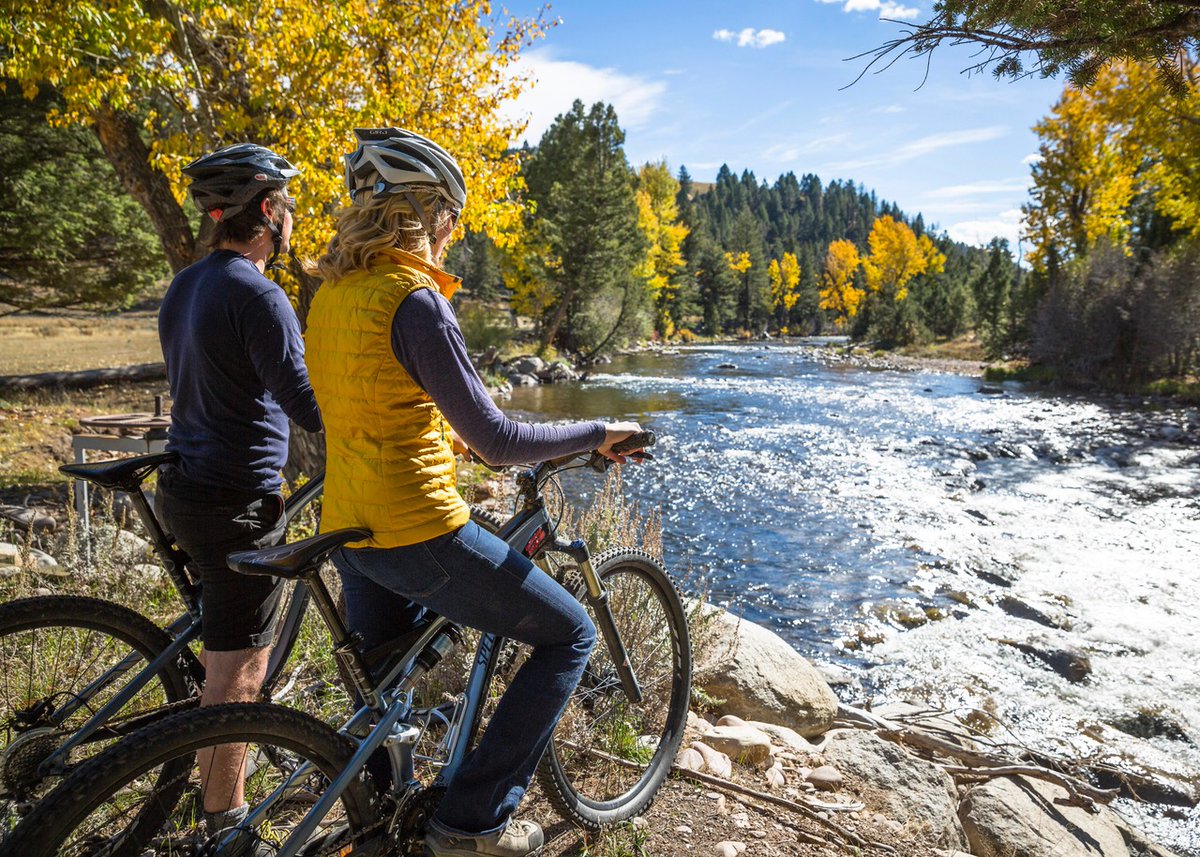 Snowy days. Sunny trails. Cozy everything in between.
If you're wondering what season to visit - yes.

Swipe to see what each season brings.

#ranchatrockcreek #ranch #luxuryranch #luxuryvacation #montana