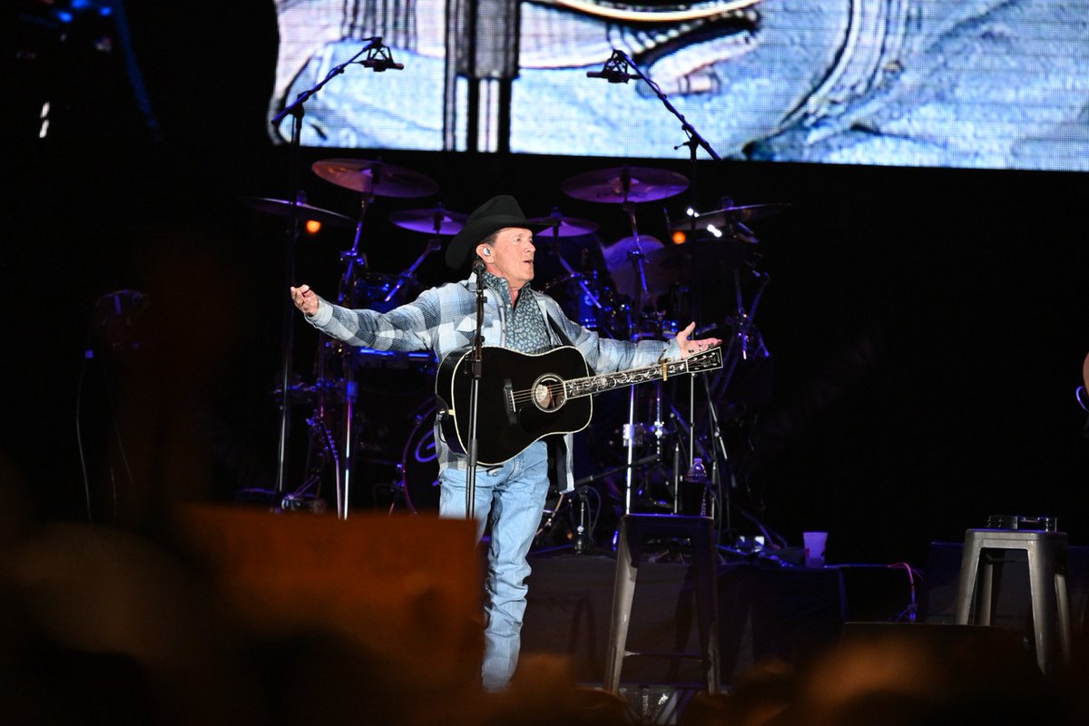 GeorgeStrait's tweet image. So when the good times roll, let ‘em roll. #LetItGo
📸: Drew Hallowell