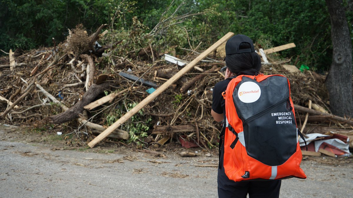 DirectRelief's tweet image. In response to the recent floods in Texas, Direct Relief delivered emergency medic packs to @TEXSAR1 to assist with search and rescue missions. Designed for rapid response, each pack includes tools for infection control, trauma care, and more.